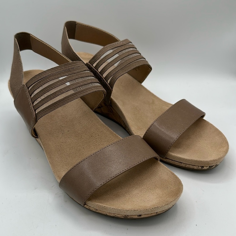 Naturalizer tan Madrid sandals, size 8.5M